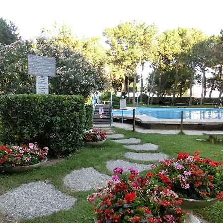 Cosy And Bright With Swimming Pool With Sea View Lignano Sabbiadoro